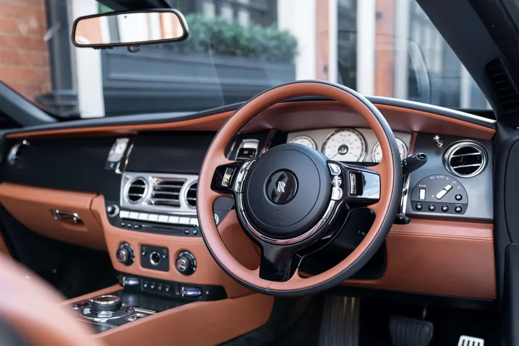 Rolls-Royce Dawn, 4/10