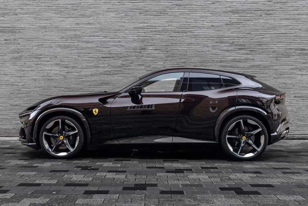 Ferrari Purosangue, 3/10