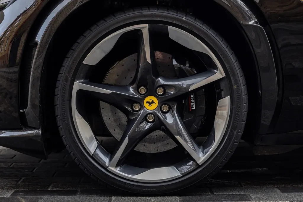 Ferrari Purosangue, 4/10