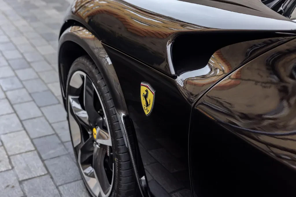 Ferrari Purosangue, 6/10