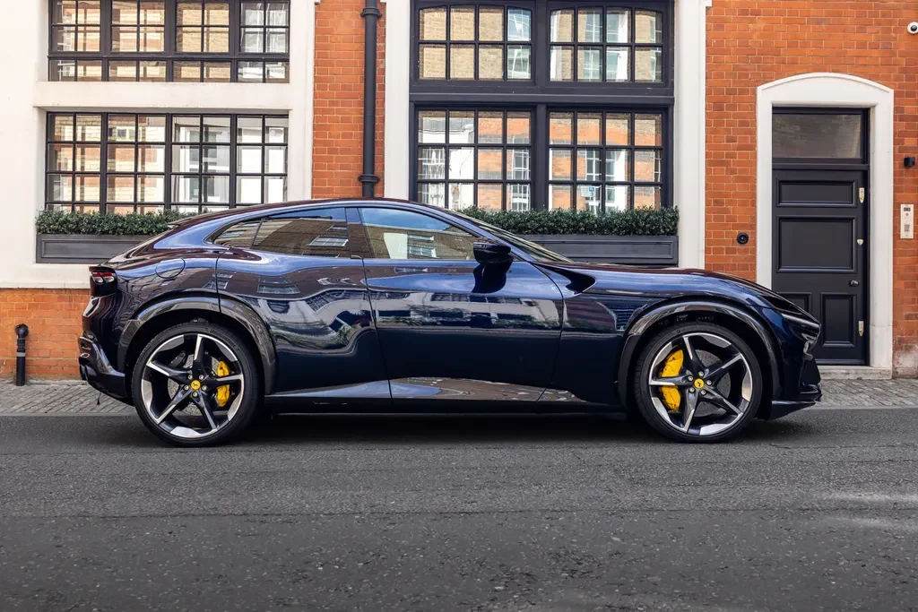Ferrari Purosangue, 2/10
