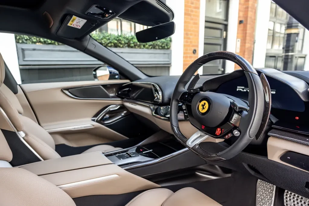 Ferrari Purosangue, 4/10