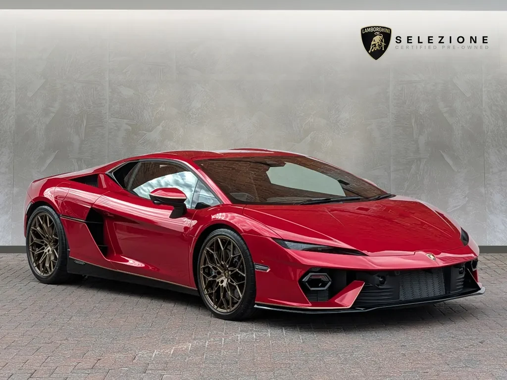 Lamborghini Temerario, full-car front three-quarter view.