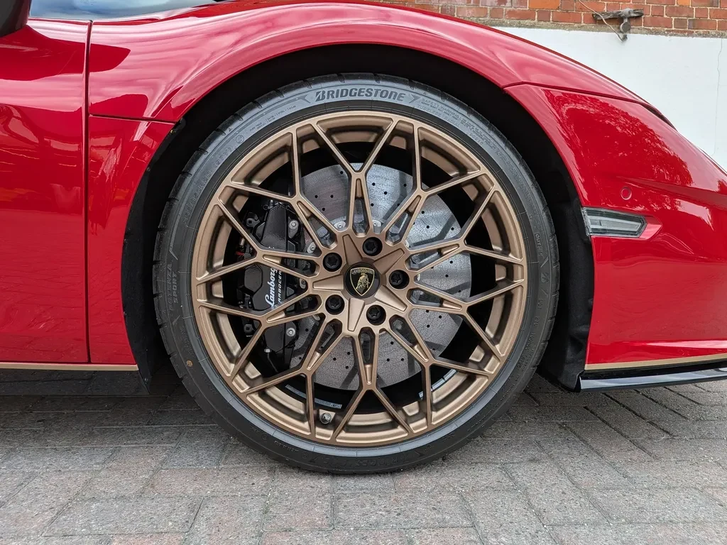 Lamborghini Temerario, 8/10