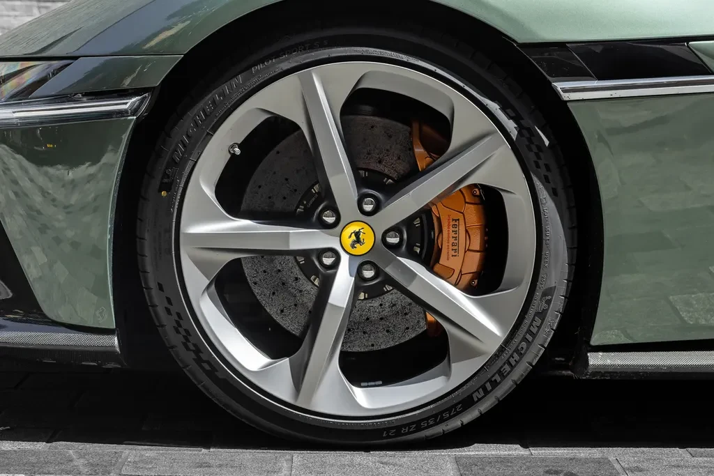 Ferrari 12Cilindri, 8/10