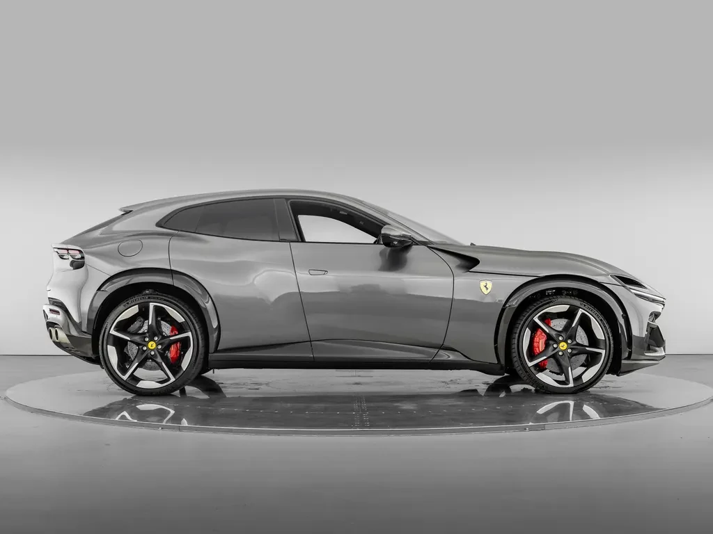Ferrari Purosangue, 8/10