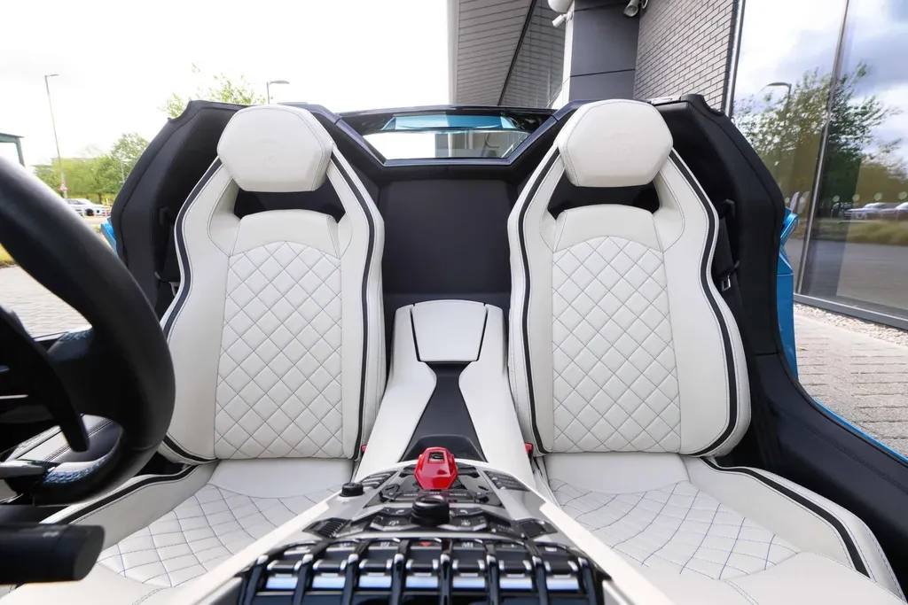Lamborghini Aventador S Roadster, 7/10