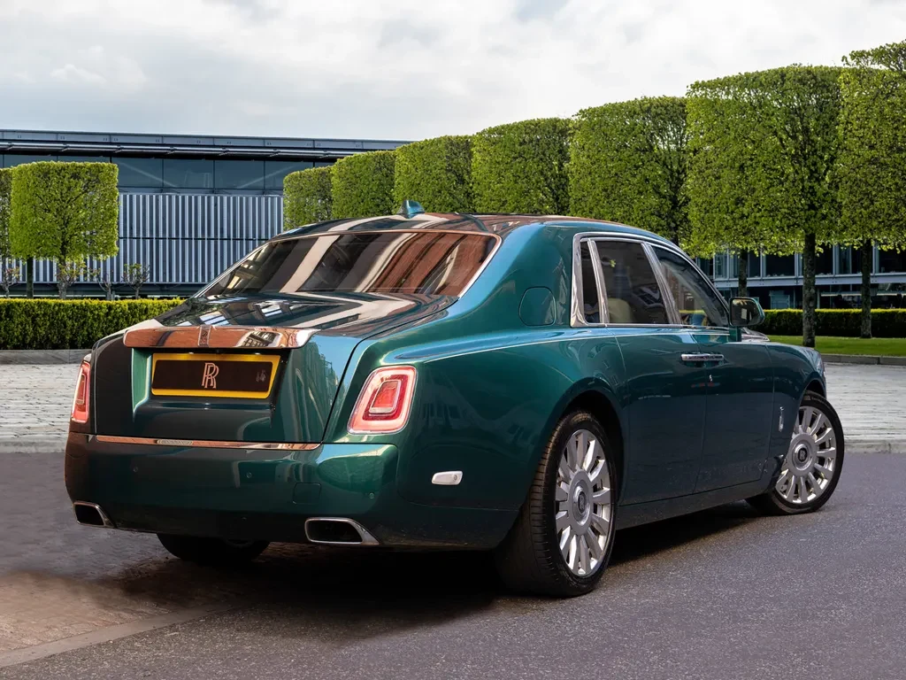 Rolls-Royce Phantom, 2/10