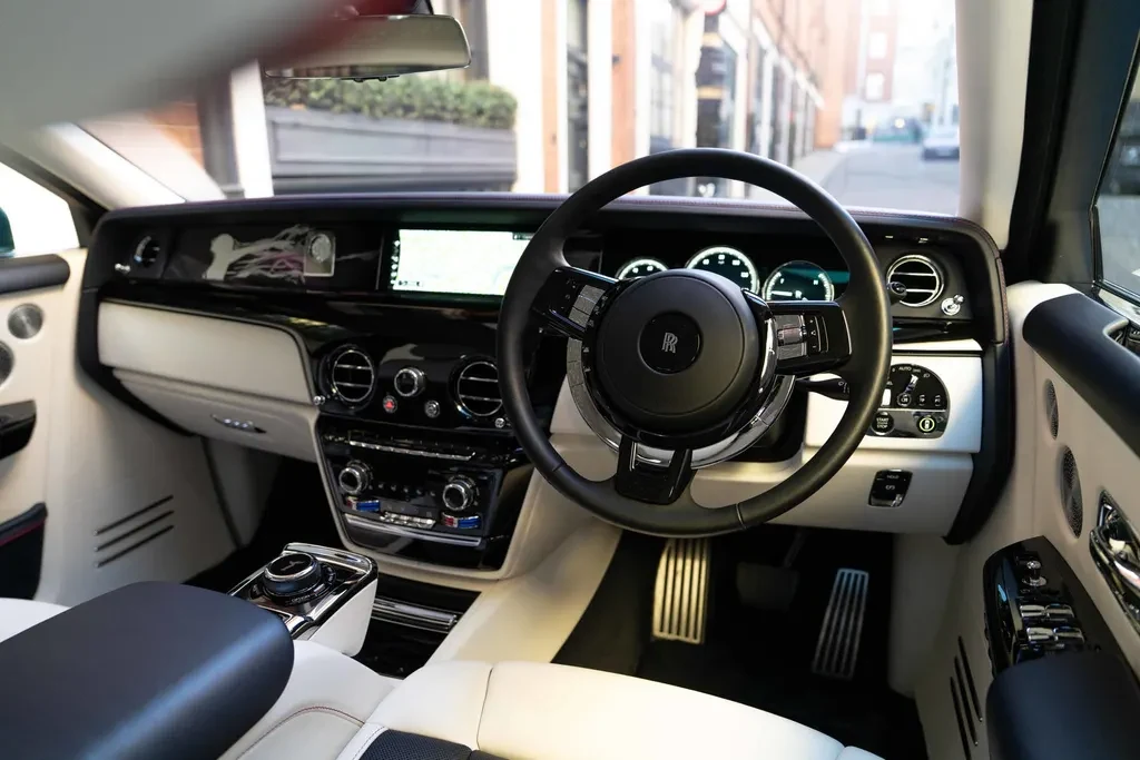 Rolls-Royce Phantom, 4/10