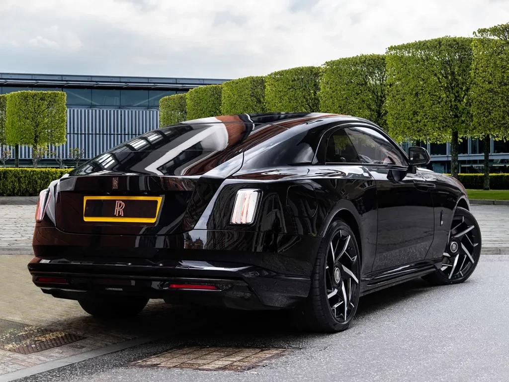 Rolls-Royce Spectre, 2/10