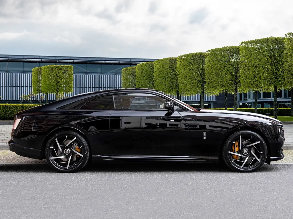 Rolls-Royce Spectre, 3/10