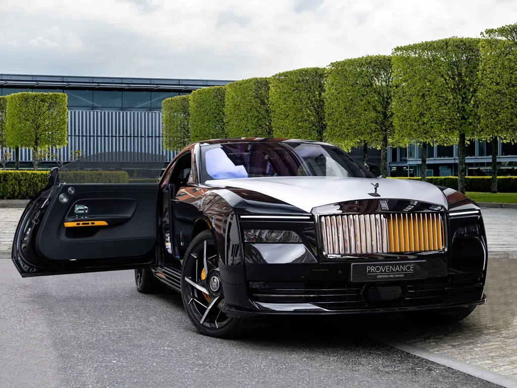 Rolls-Royce Spectre, 7/10