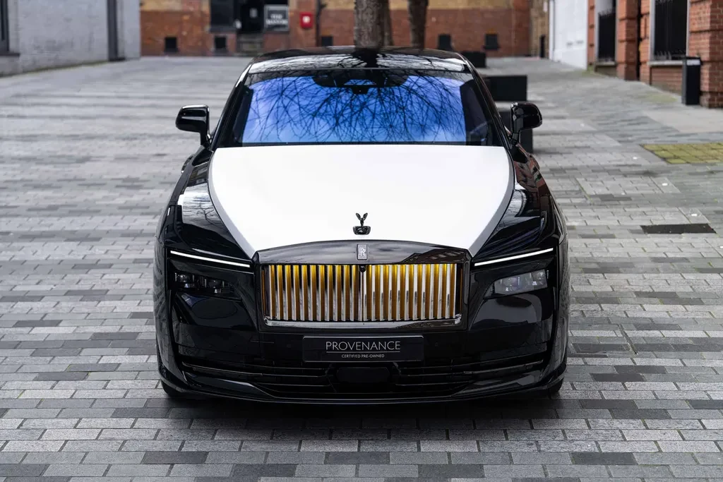 Rolls-Royce Spectre, 8/10