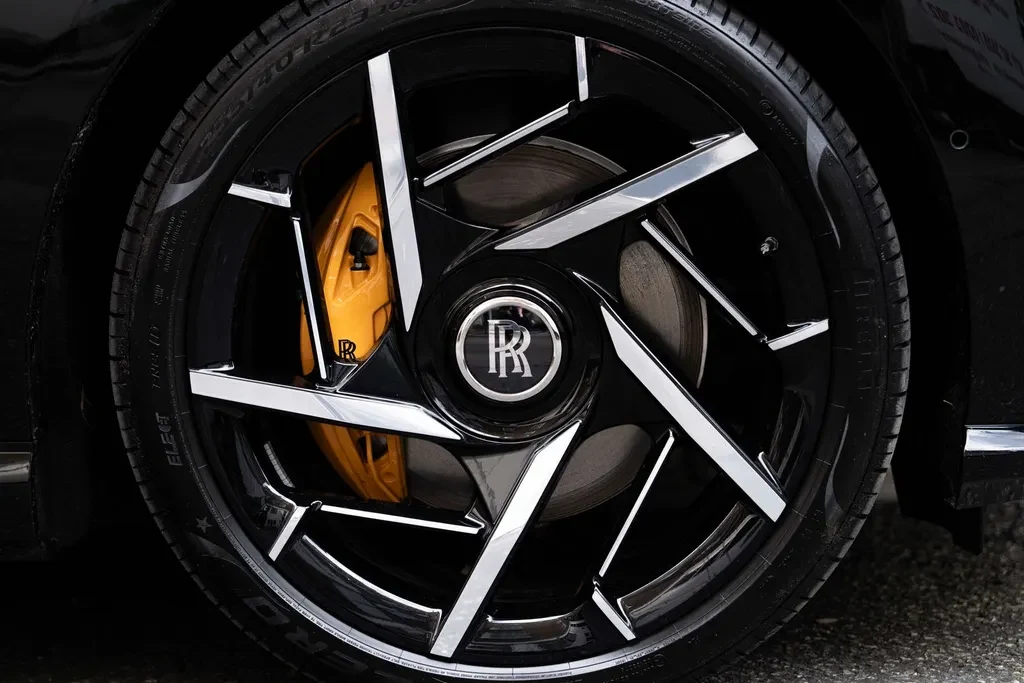 Rolls-Royce Spectre, 9/10