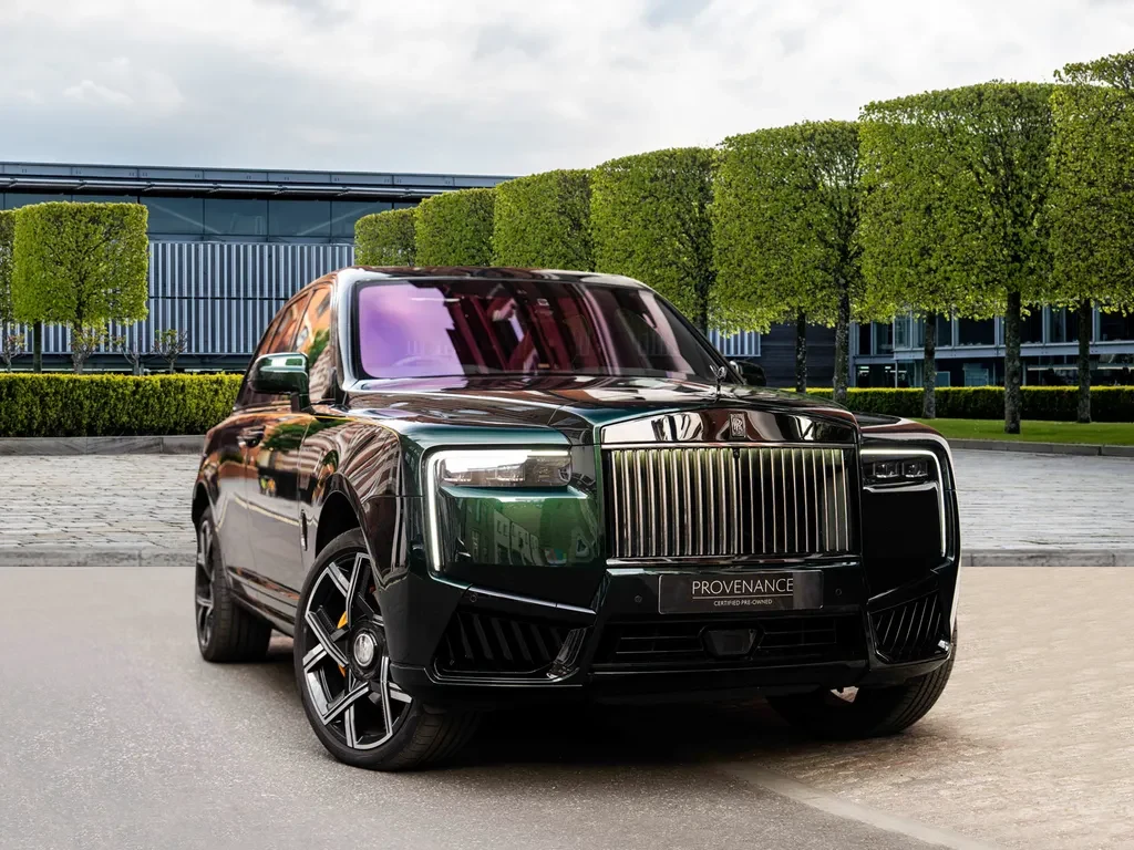 Rolls-Royce Cullinan Series II, full-car front three-quarter view.