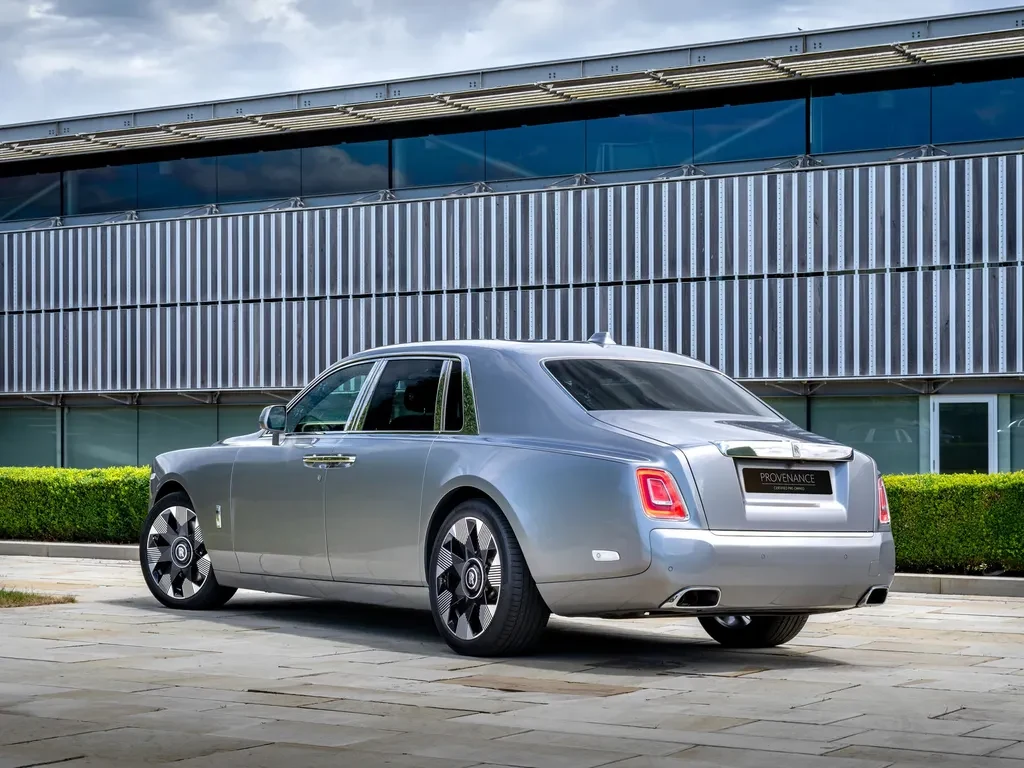 Rolls-Royce Phantom, 2/10