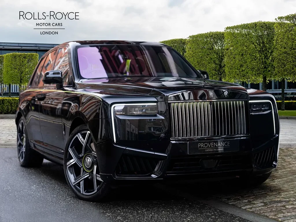 Rolls-Royce Cullinan Series II, full-car front three-quarter view.