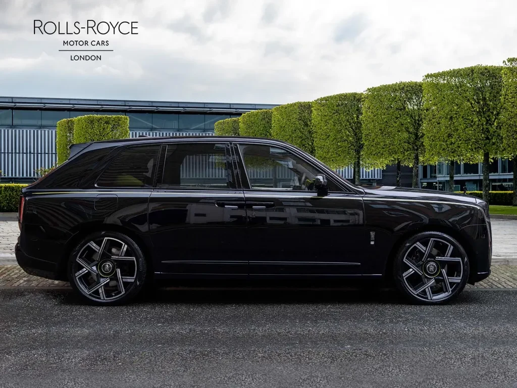 Rolls-Royce Cullinan Series II, 3/10