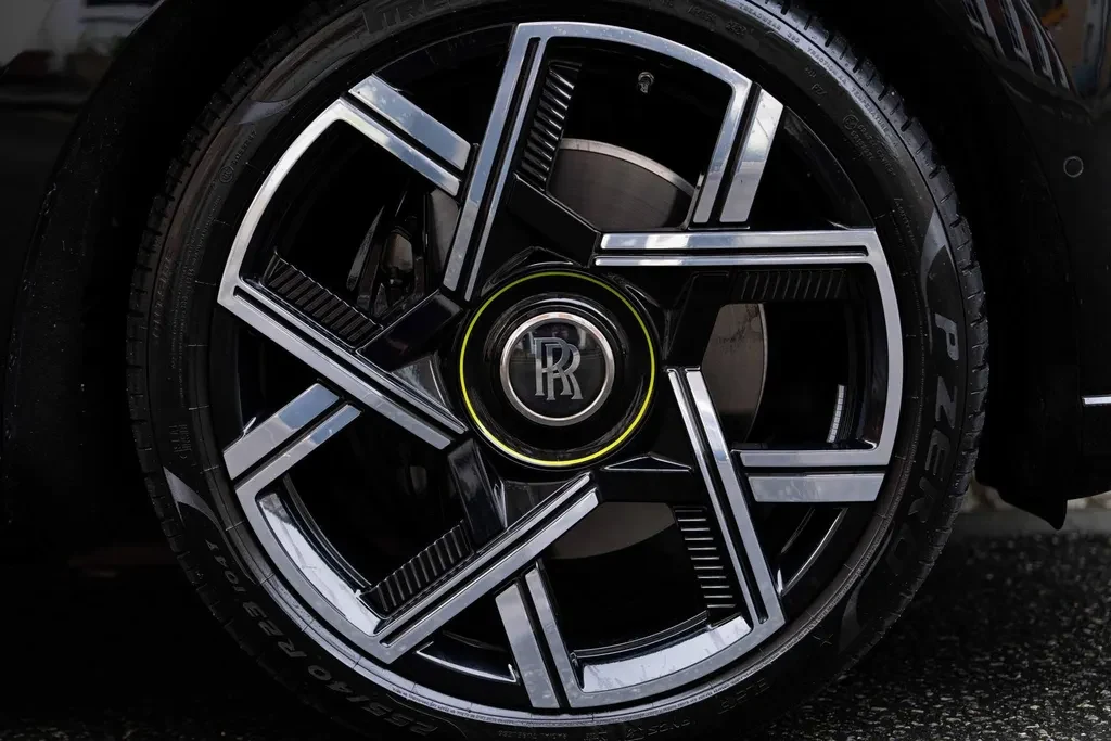 Rolls-Royce Cullinan Series II, 9/10