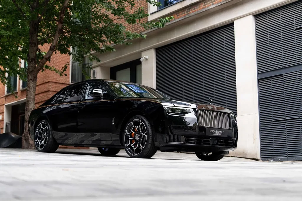 Rolls-Royce Ghost Series II, full-car front three-quarter view.