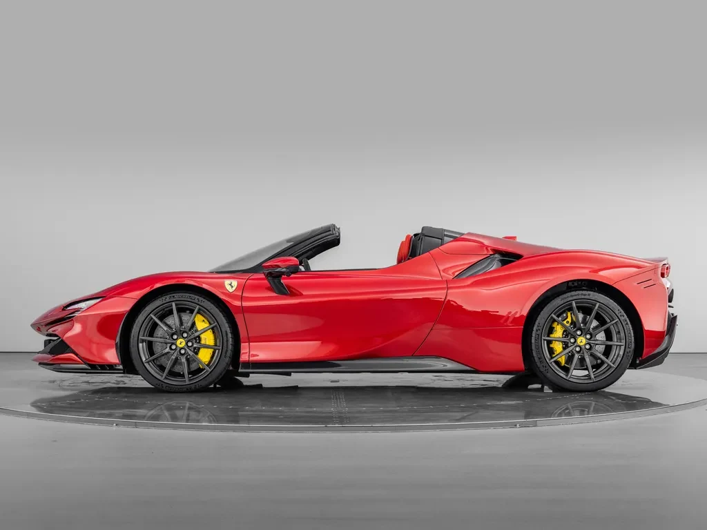 Ferrari SF90 Spider, 2/10