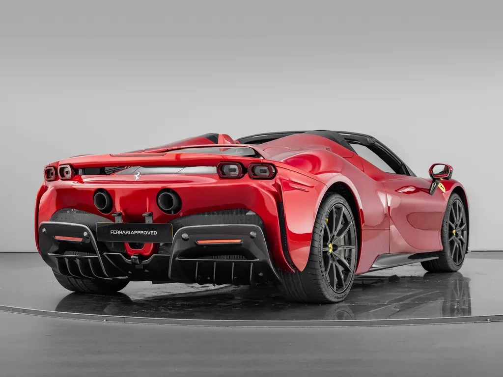 Ferrari SF90 Spider, 7/10