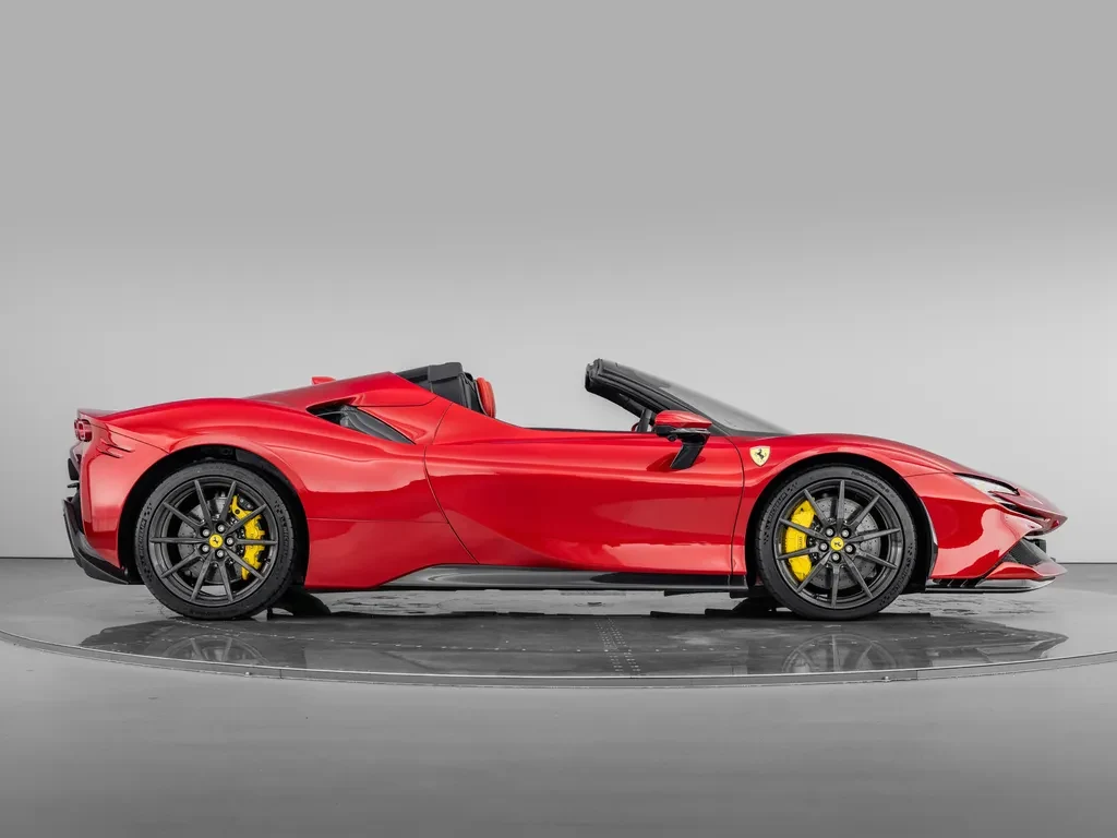 Ferrari SF90 Spider, 8/10