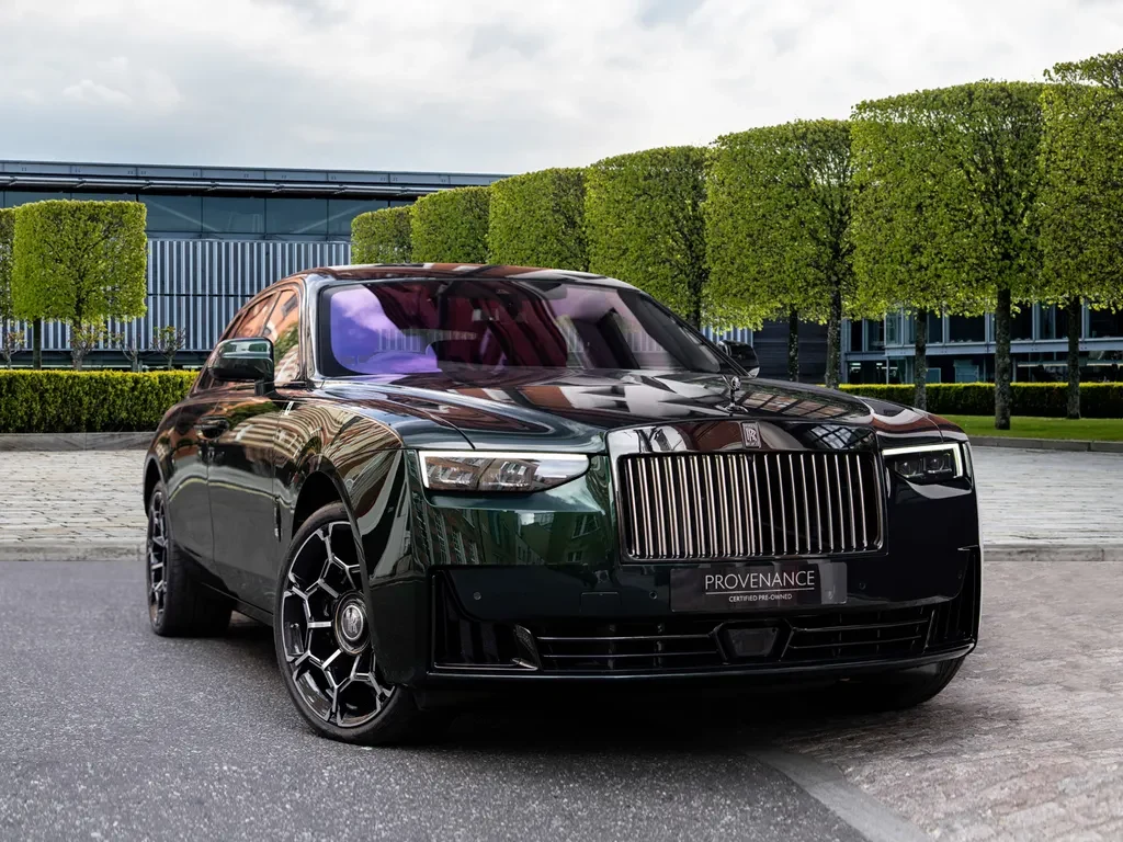 Rolls-Royce Ghost Series II, full-car front three-quarter view.