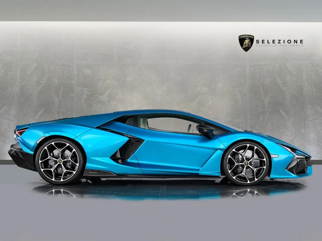 Lamborghini Revuelto, 2/10