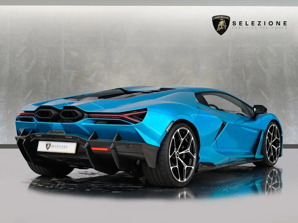 Lamborghini Revuelto, 3/10