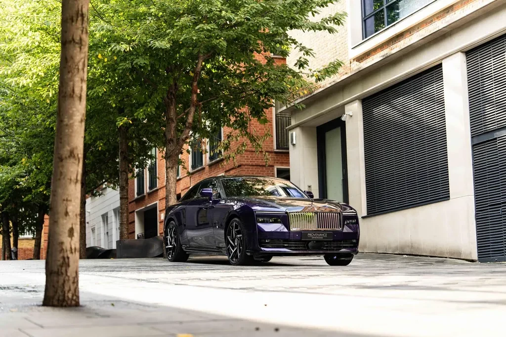 Rolls-Royce Spectre, 2/10
