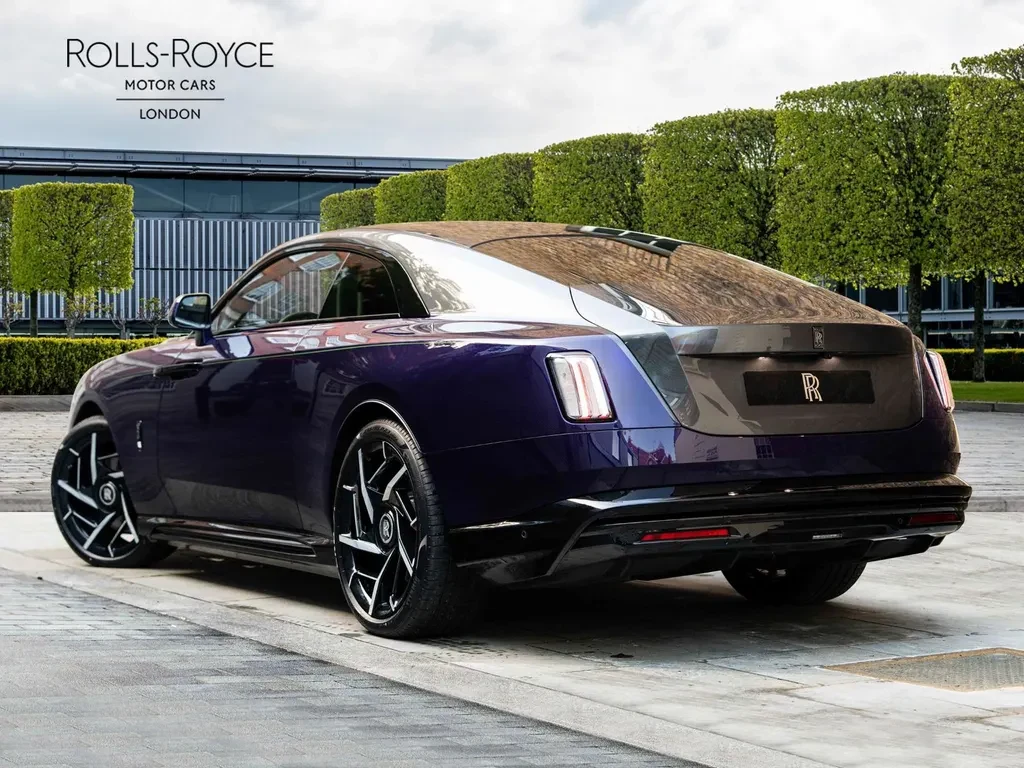 Rolls-Royce Spectre, 4/10