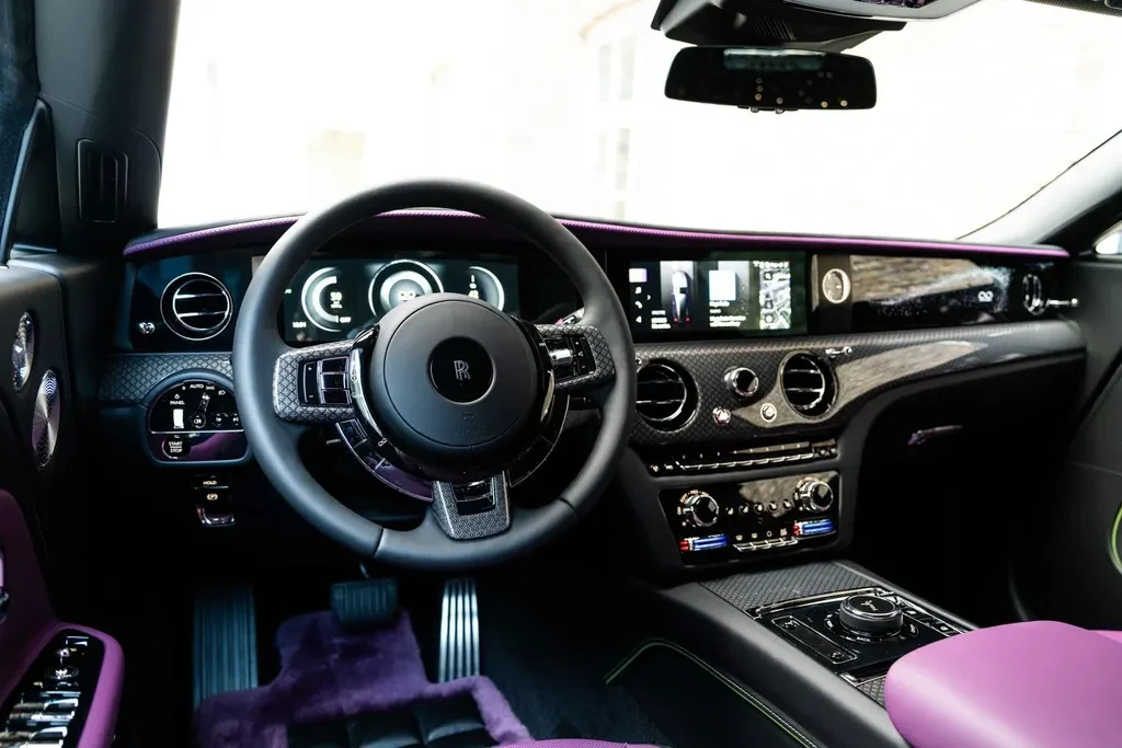 Rolls-Royce Spectre, 6/10
