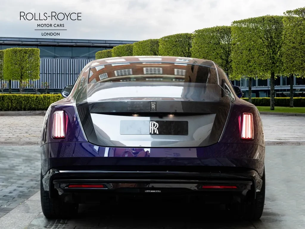 Rolls-Royce Spectre, 7/10