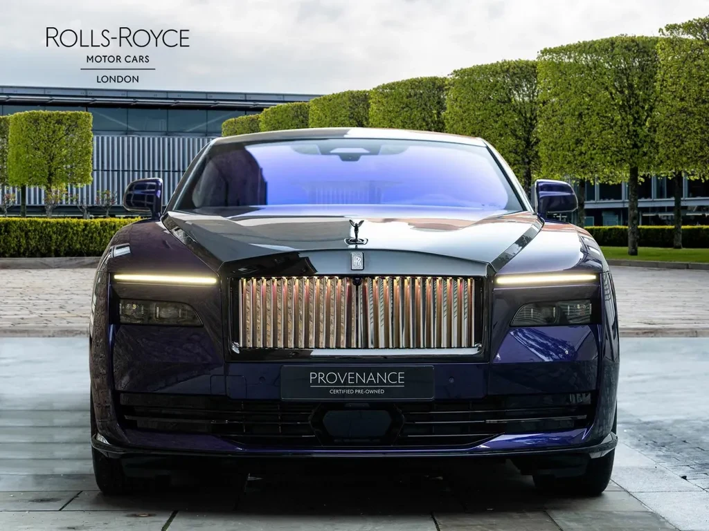 Rolls-Royce Spectre, 8/10