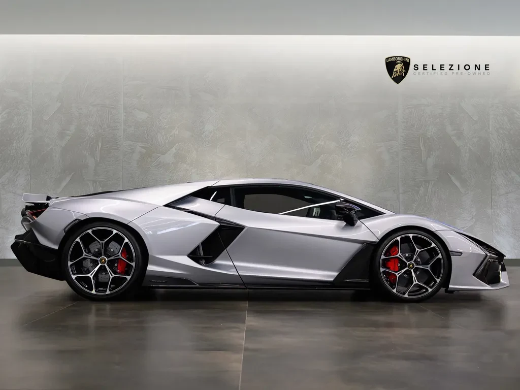 Lamborghini Revuelto, 2/10