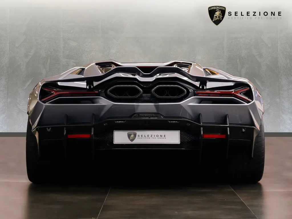 Lamborghini Revuelto, 4/10