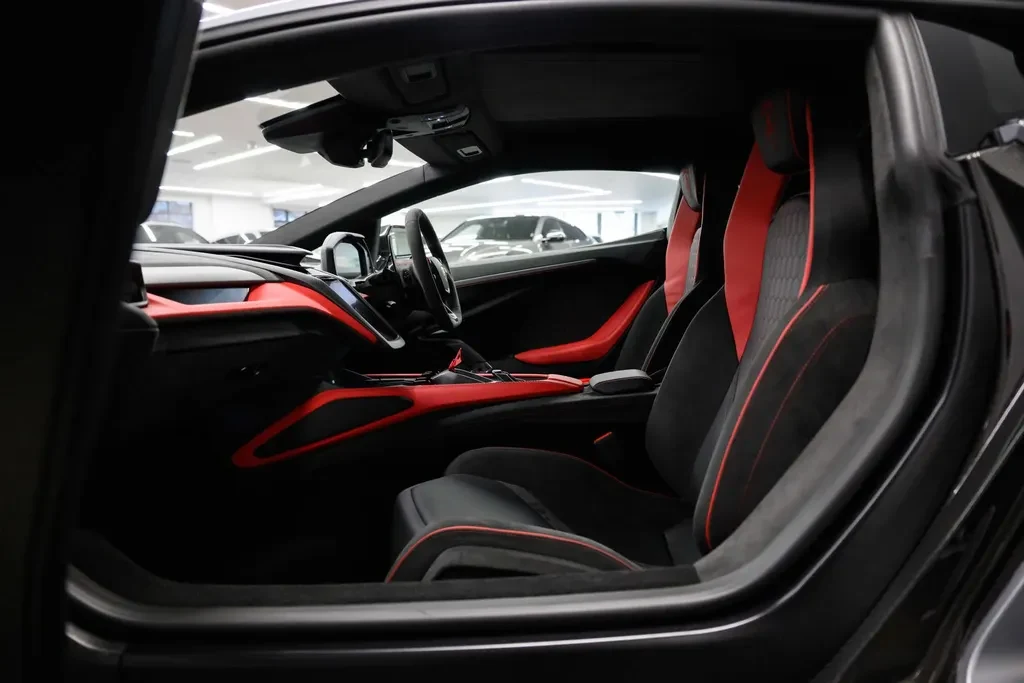 Lamborghini Revuelto, 6/10