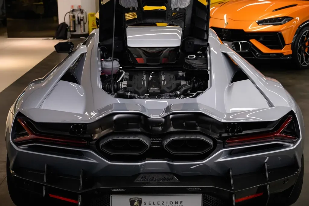 Lamborghini Revuelto, 10/10
