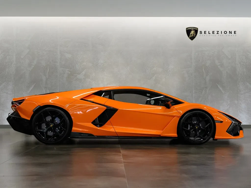Lamborghini Revuelto, 2/10