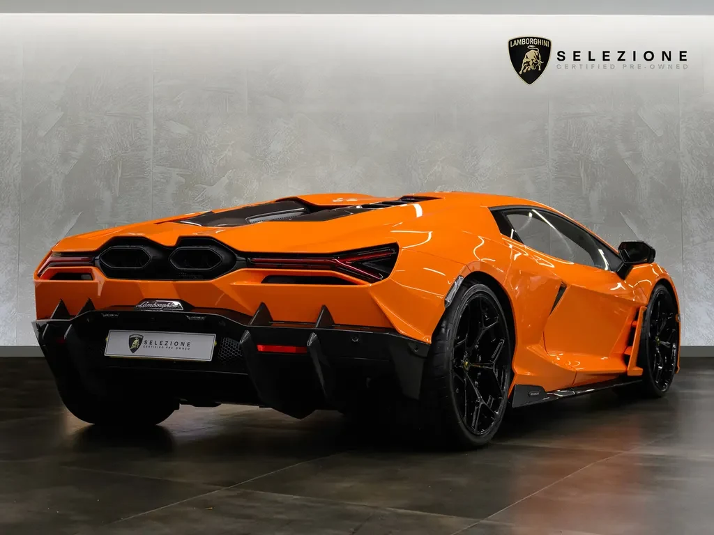 Lamborghini Revuelto, 3/10