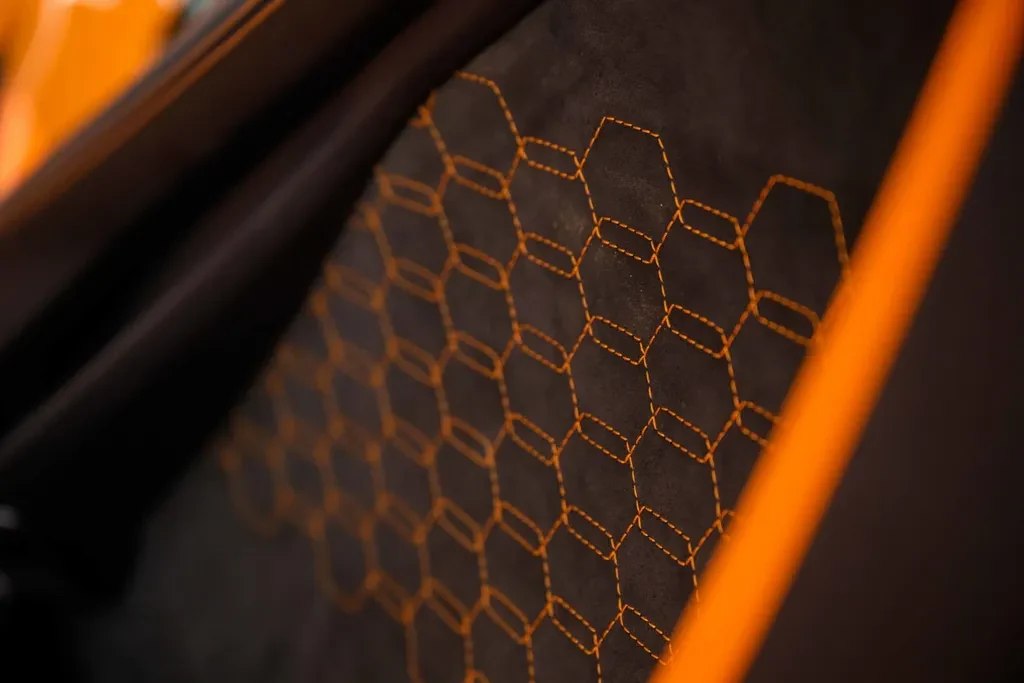 Lamborghini Revuelto, 8/10