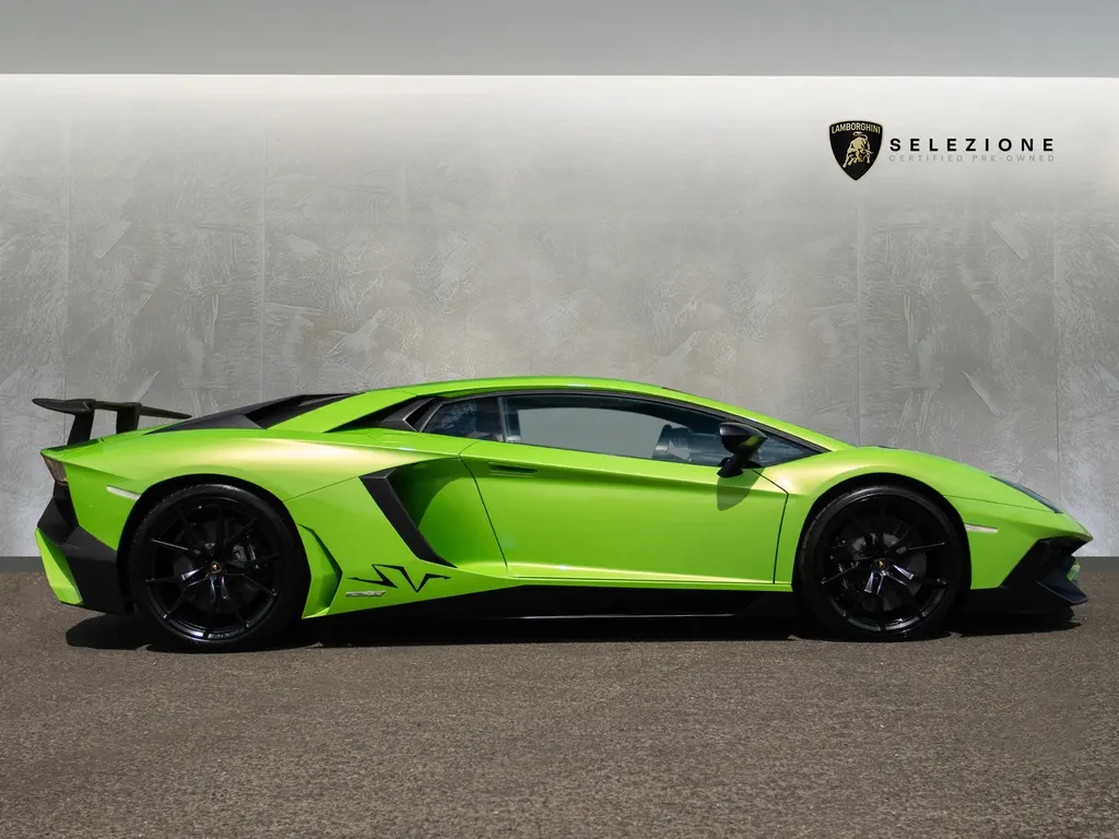 Lamborghini Aventador, 2/10