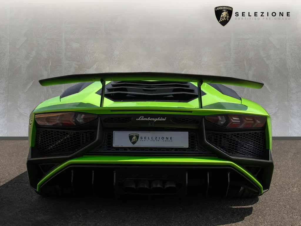 Lamborghini Aventador, 4/10