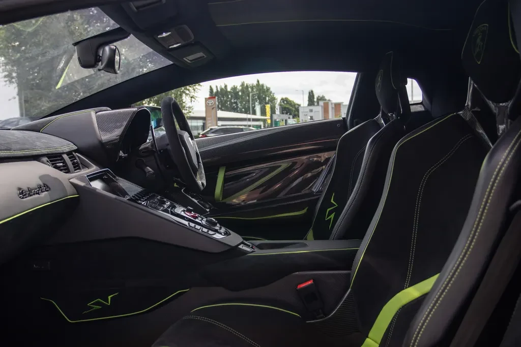 Lamborghini Aventador, 6/10