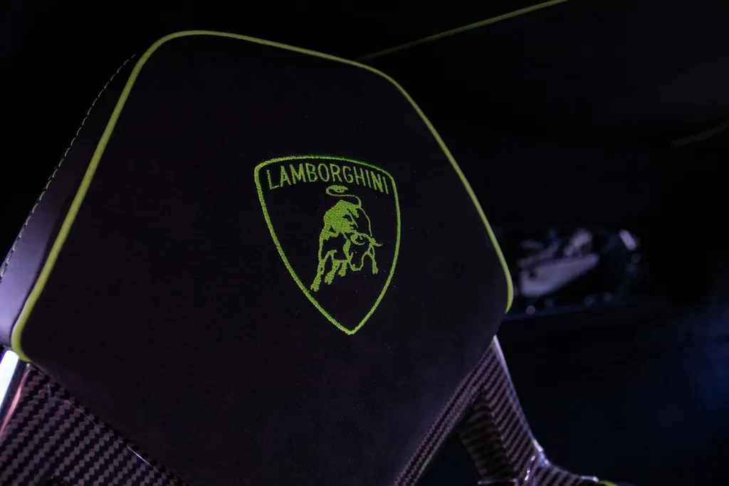 Lamborghini Aventador, 7/10