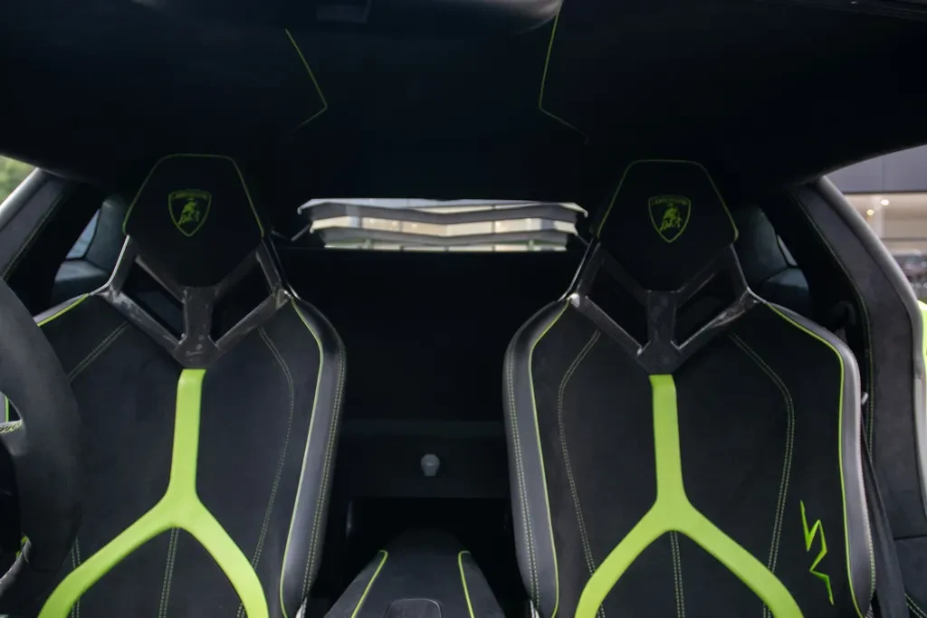 Lamborghini Aventador, 9/10