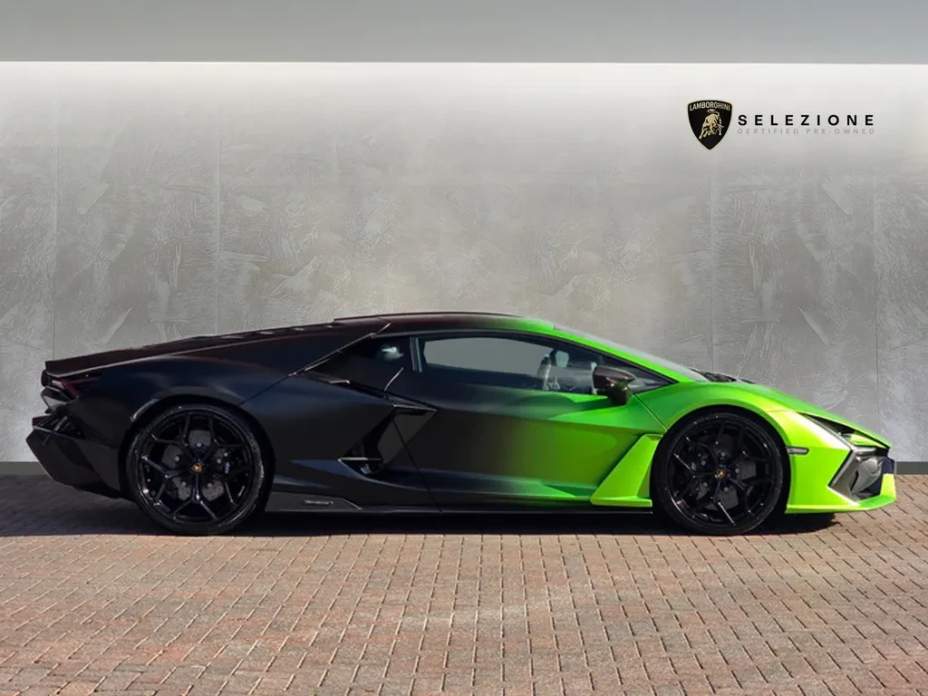 Lamborghini Revuelto, 2/10