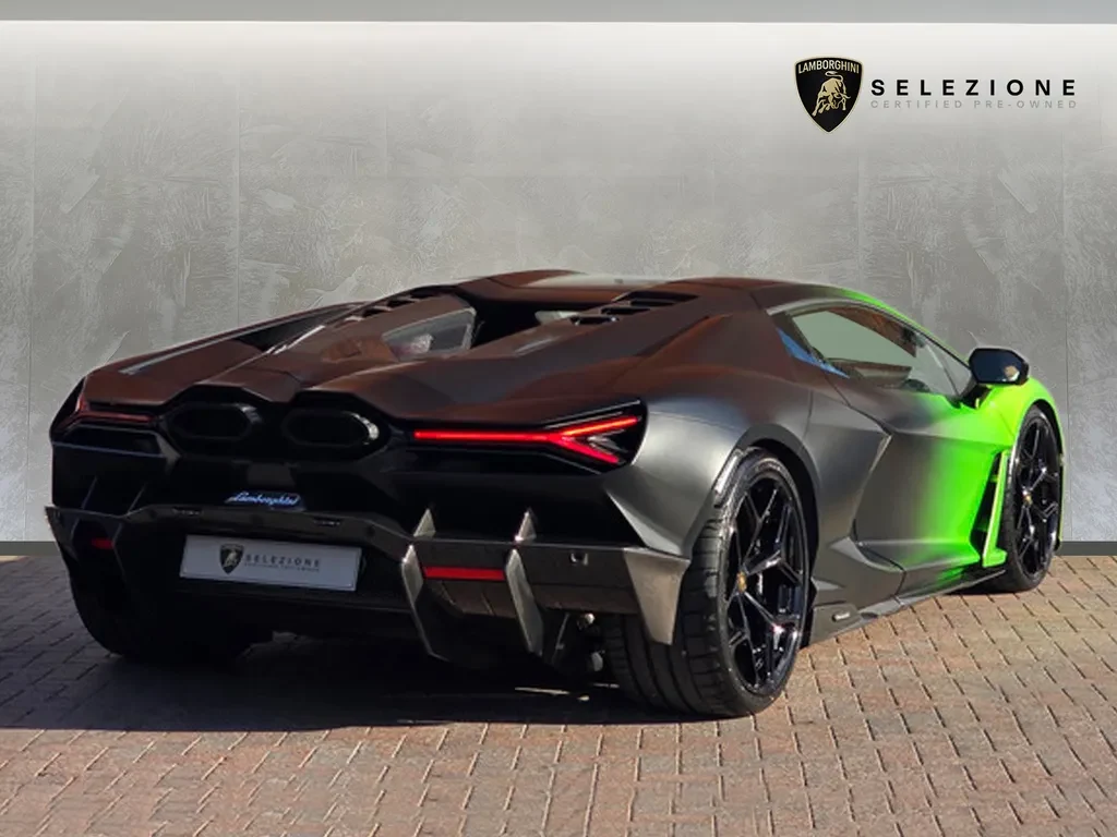 Lamborghini Revuelto, 3/10
