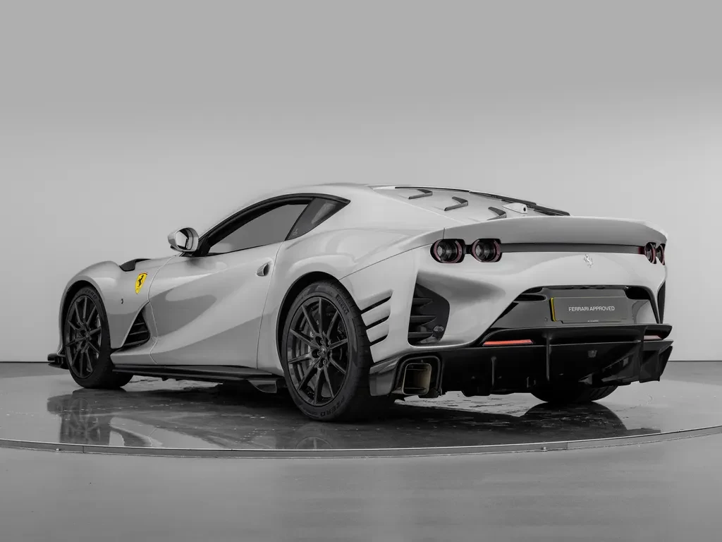 Ferrari 812 Competizione, 3/10